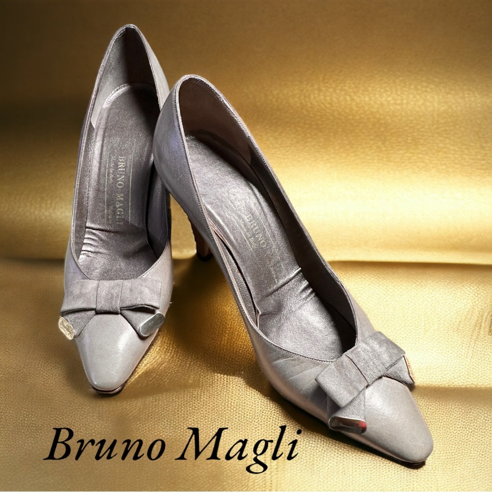 VINTAGE BRUNO MAGLI GREY LEATHER PUMPS W/BOW ACCENT (SZ 7AA)
